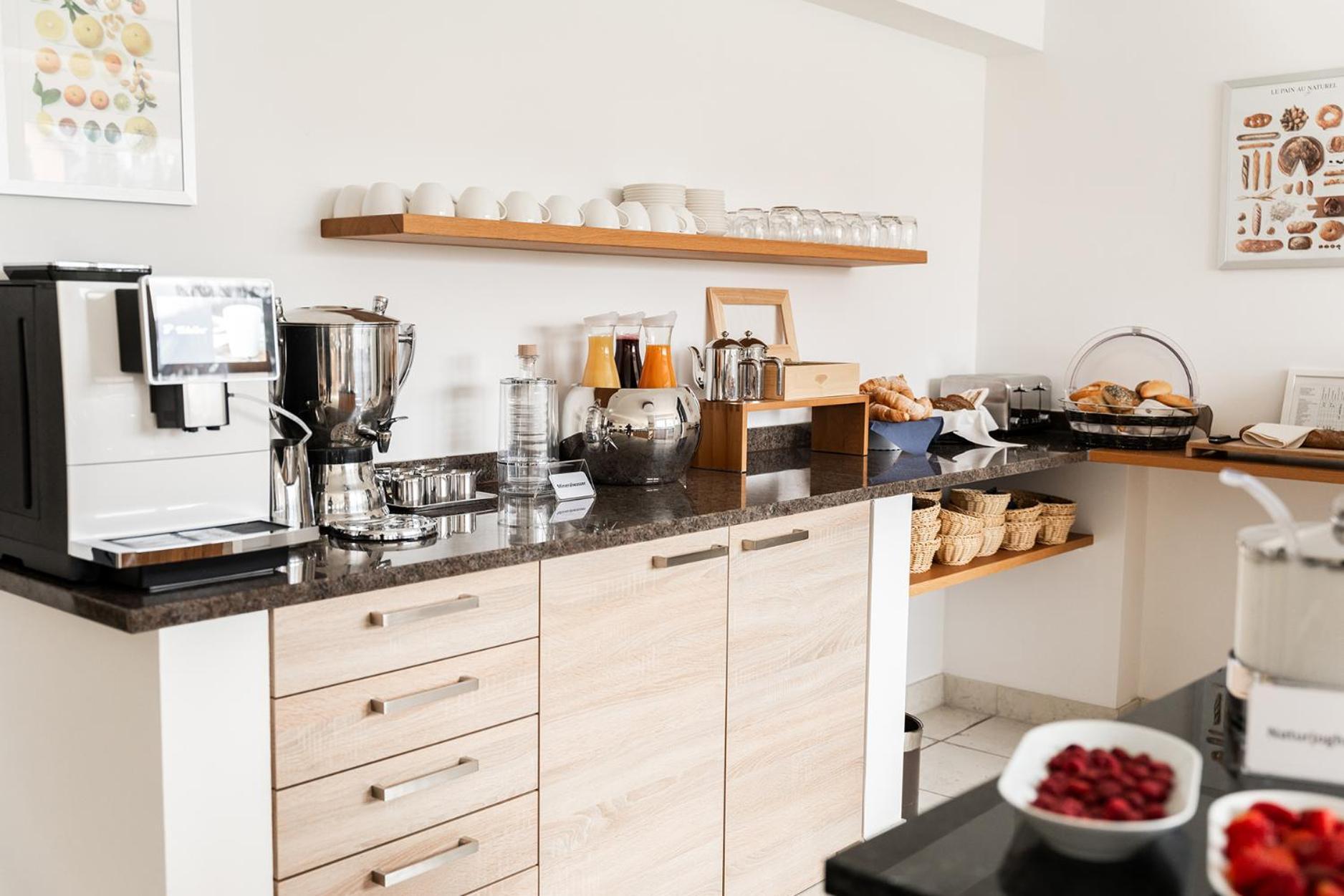 Hotel Vier Jahreszeiten An Der Therme & Kliniken Bad Krozingen Naehe Freiburg & Schwarzwald Ideal Fuer Wellness Kur & Business Ausfluege 24H Check In- Wlan & Parken Gratis Exterior foto